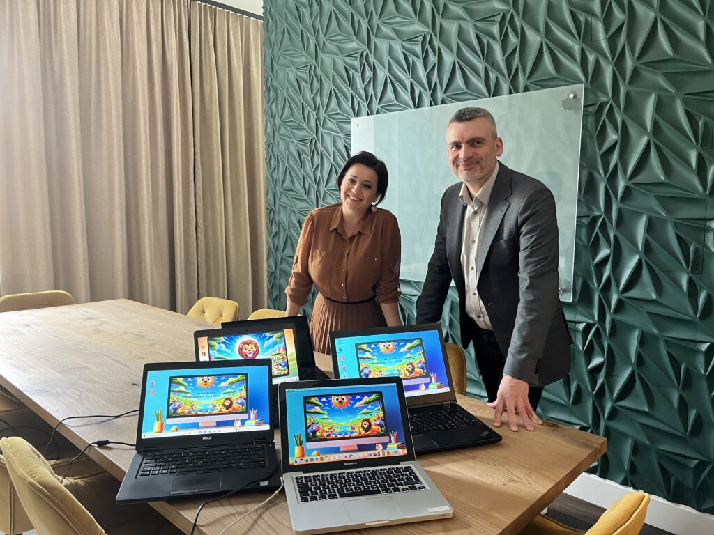 Pomogliśmy Fundacji Moyo Mzuri wysyłając laptopy dla dzieci w Kenii